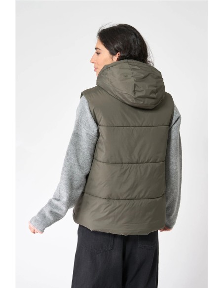 Chaleco Batela acolchado ligero con capucha